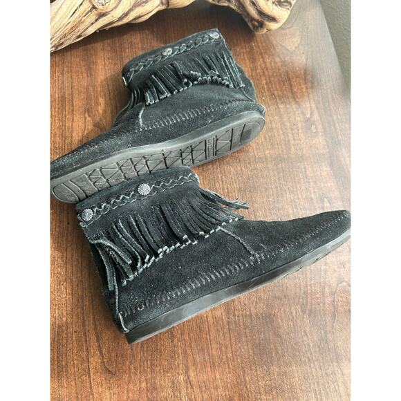 Minnetonka Black Leather Fringe Zip Ankle Boots Moccasins size 7 - Picture 6 of 7